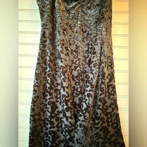 Rachel Zoe Y2K black velvet brocade pull on cocktail midi dress. Size Large - Picture 5 of 7